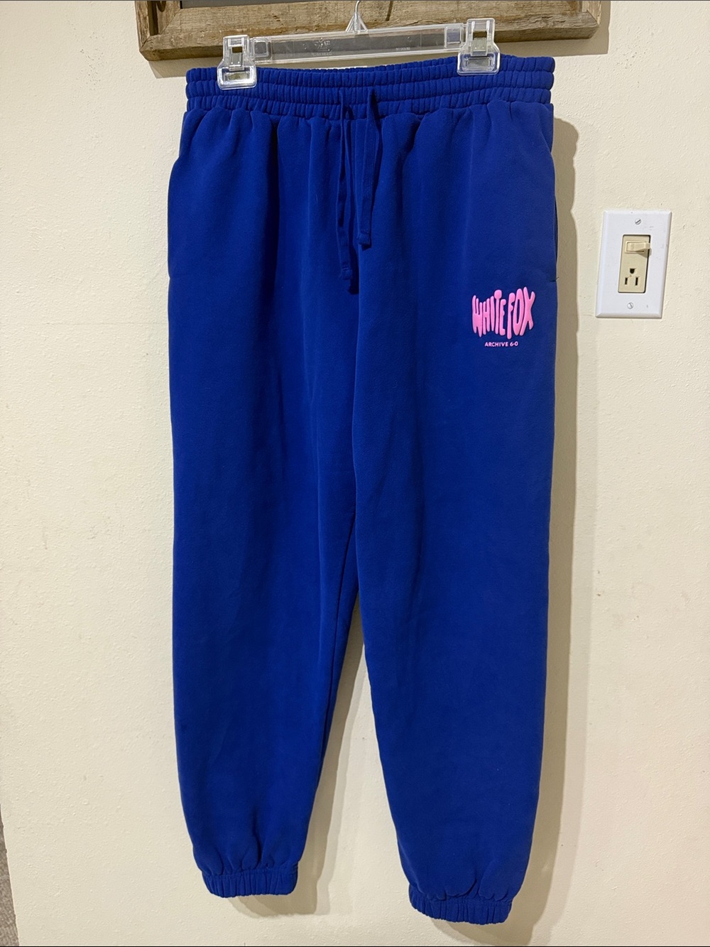 White Fox Archive 6.0 Oversized Hoodie Sweatpants Set in Malibu with Pink Logo - Picture 8 of 12